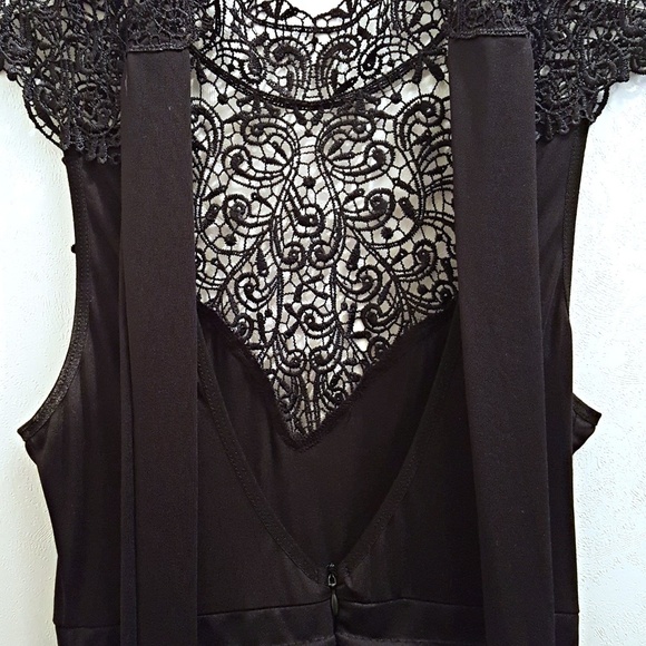 Party Style Lace Dress - Picture 4 of 4